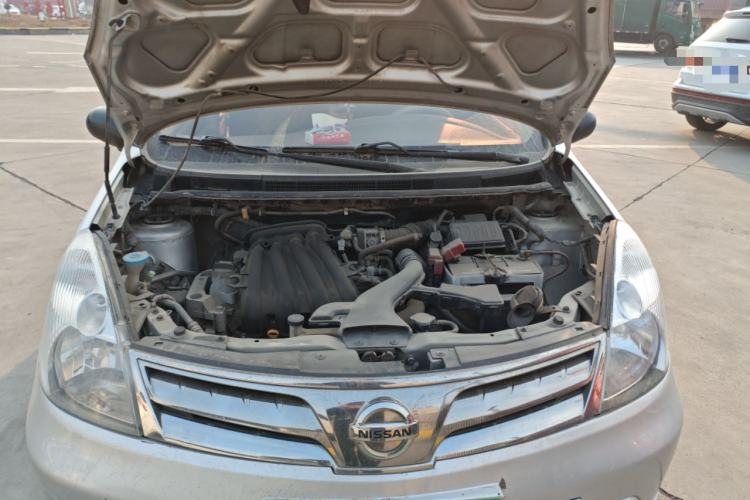 Used Nissan Livina 2010 Jingyue Edition 1.6L Manual All-Around Model Engine Bay