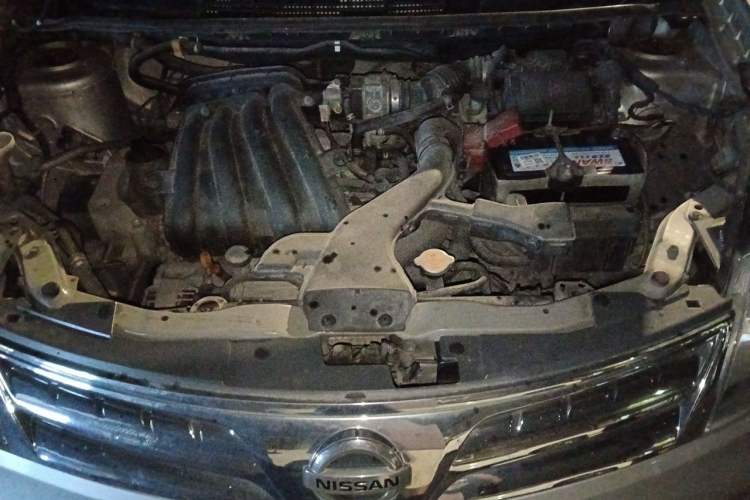 Used Nissan Livina 2010 Jingyue Edition 1.6L Automatic All-in-One Model Engine Bay