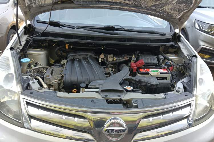 Used Nissan Livina 2010 Jingyue Edition 1.6L Automatic All-in-One Model Engine Bay