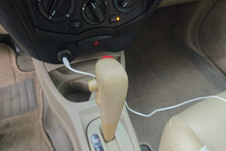 Used Nissan Livina 2010 Jingyue Edition 1.6L Automatic All-in-One Model Gear Lever