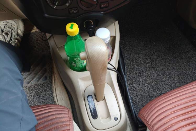 Used Nissan Livina 2010 Jingyue Edition 1.6L Automatic All-in-One Model Gear Lever