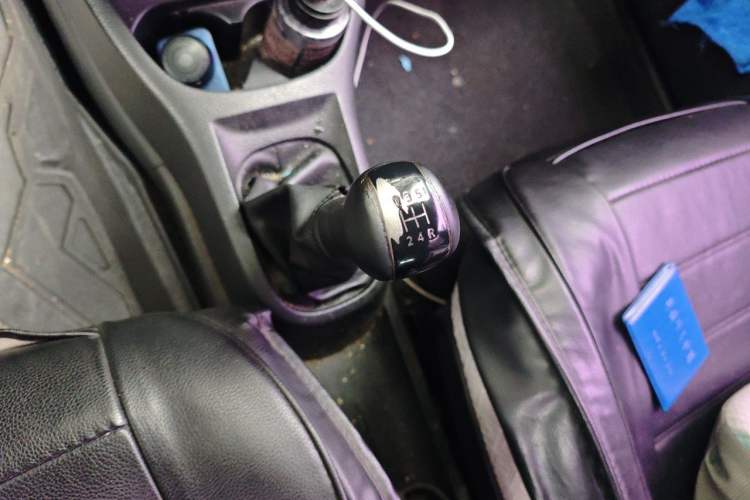 Used Nissan Livina 2010 Jingrui Edition 1.6L Manual Standard Model Gear Lever