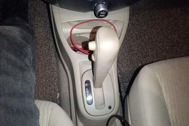 Used Nissan Livina 2010 Jingyue Edition 1.6L Automatic Supercharged Model Gear Lever