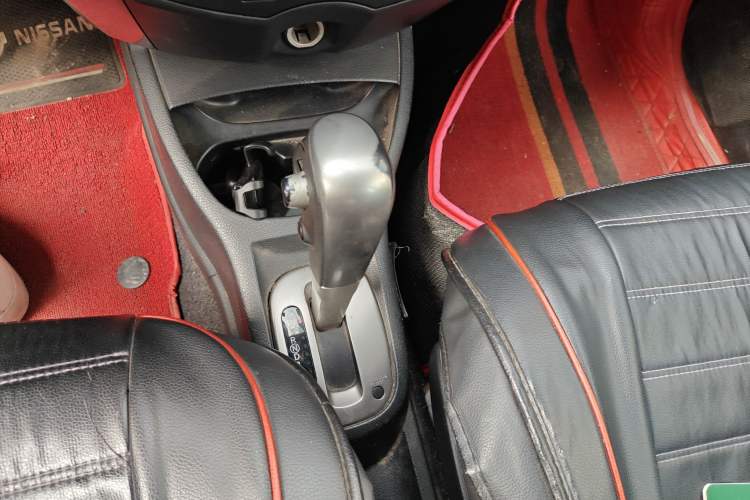 Used Nissan Livina 2010 JINRUI Edition 1.6L Automatic Standard Model Gear Lever