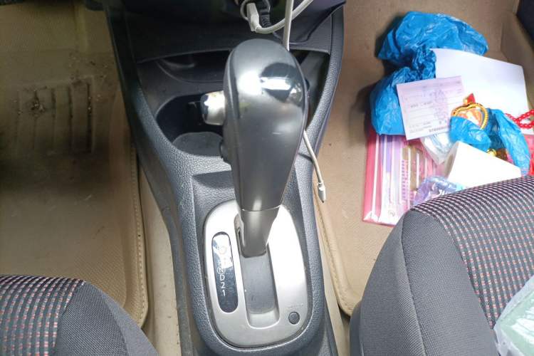 Used Nissan Livina 2010 JINRUI Edition 1.6L Automatic Standard Model Gear Lever