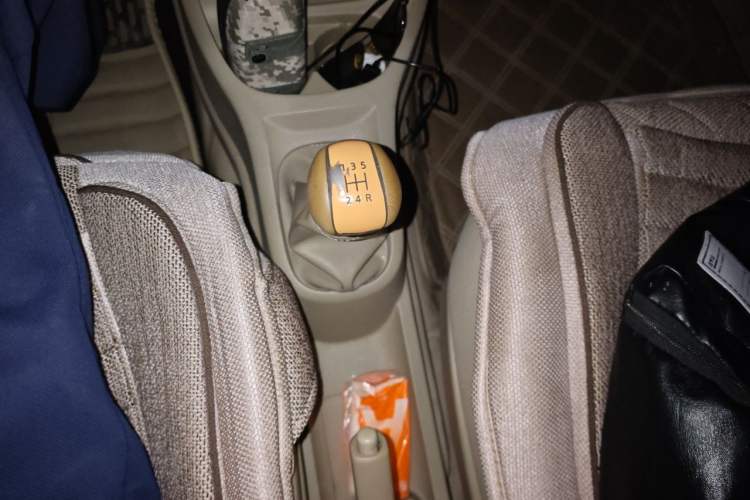 Used Nissan Livina 2010 Jingyue Edition 1.6L Manual All-Around Model Gear Lever