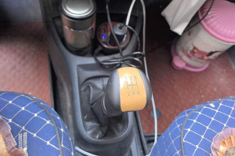 Used Nissan Livina 2010 Jingrui Edition 1.6L Manual Standard Model Gear Lever
