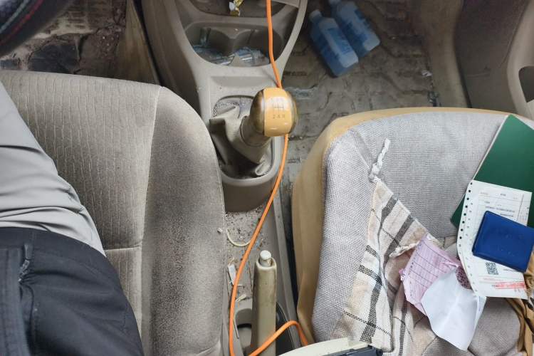 Used Nissan Livina 2010 Jingyue Edition 1.6L Manual All-Around Model Gear Lever
