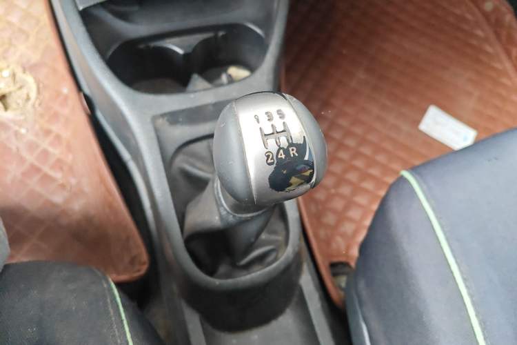 Used Nissan Livina 2010 Jingrui Edition 1.6L Manual Standard Model Gear Lever