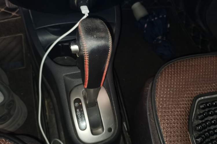Used Nissan Livina 2010 Jingrui Edition 1.6L Automatic Smart Model Gear Lever