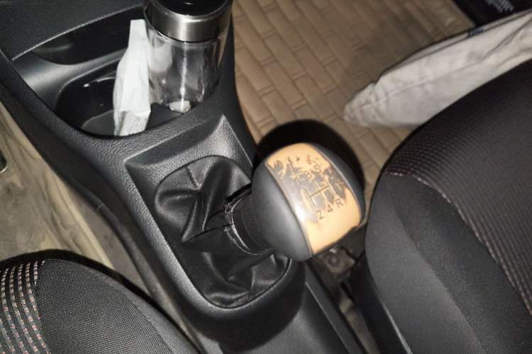 Used Nissan Livina 2010 Jingrui Edition 1.6L Manual Standard Model Gear Lever