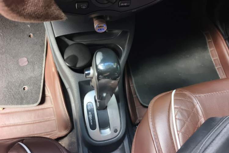 Used Nissan Livina 2010 JINRUI Edition 1.6L Automatic Standard Model Gear Lever