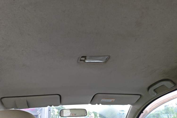 Used Nissan Livina 2010 Jingyue Edition 1.6L Manual All-Around Model Headliner