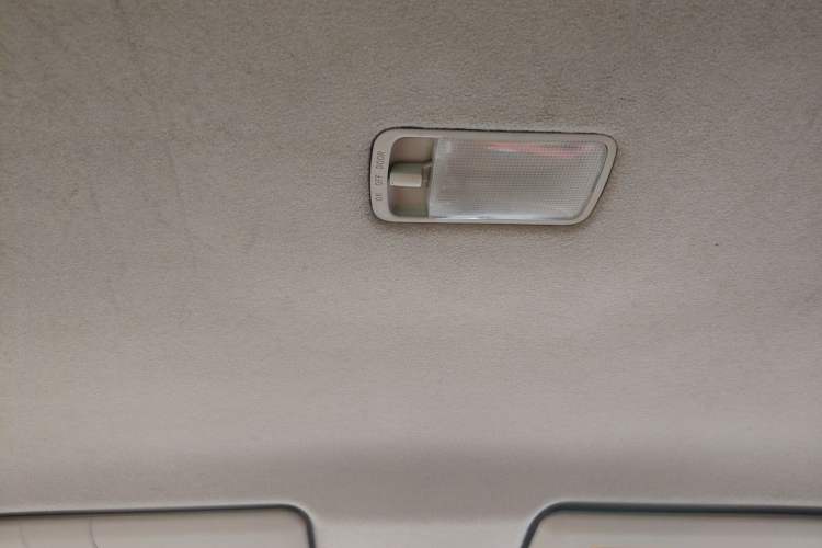 Used Nissan Livina 2010 Jingyue Edition 1.6L Automatic All-in-One Model Headliner