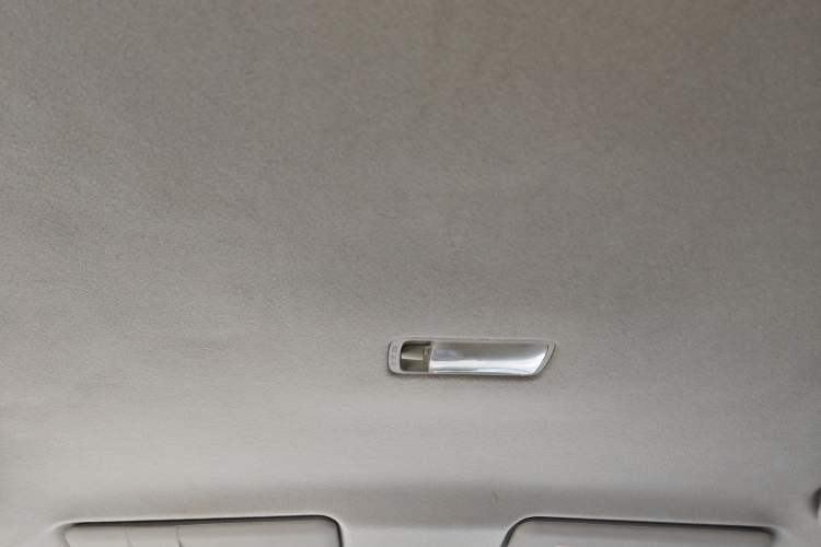 Used Nissan Livina 2010 Jingyue Edition 1.6L Manual All-Around Model Headliner