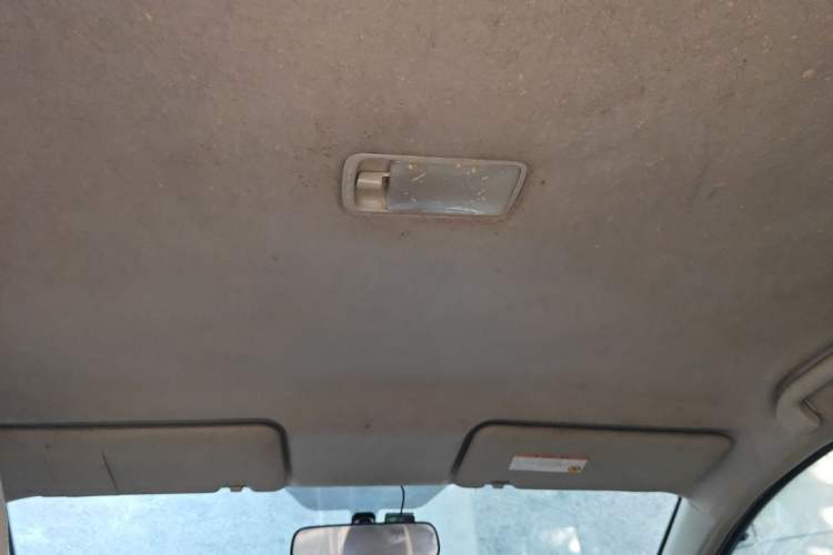 Used Nissan Livina 2010 Jingyue Edition 1.6L Automatic Supercharged Model Headliner