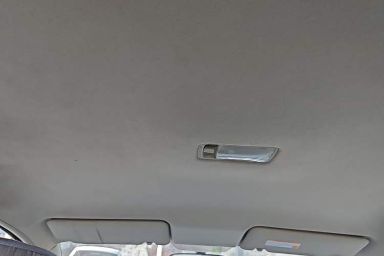 Used Nissan Livina 2010 Jingyue Edition 1.6L Automatic All-in-One Model Headliner