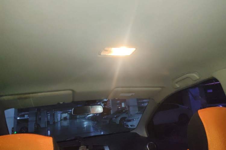Used Nissan Livina 2010 Jingyue Edition 1.6L Automatic All-in-One Model Headliner