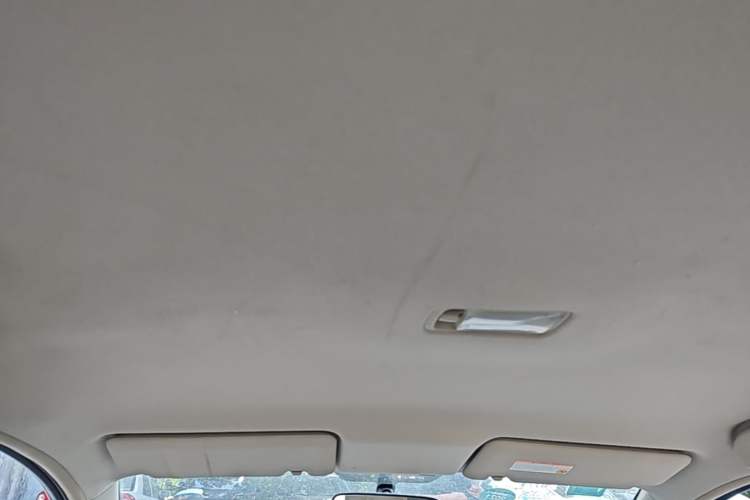 Used Nissan Livina 2010 Jingyue Edition 1.6L Automatic All-in-One Model Headliner