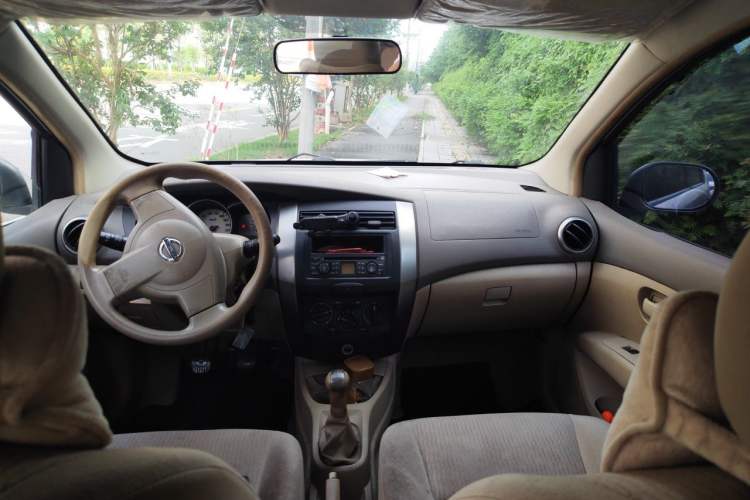 Used Nissan Livina 2010 Jingyue Edition 1.6L Manual All-Around Model Headliner