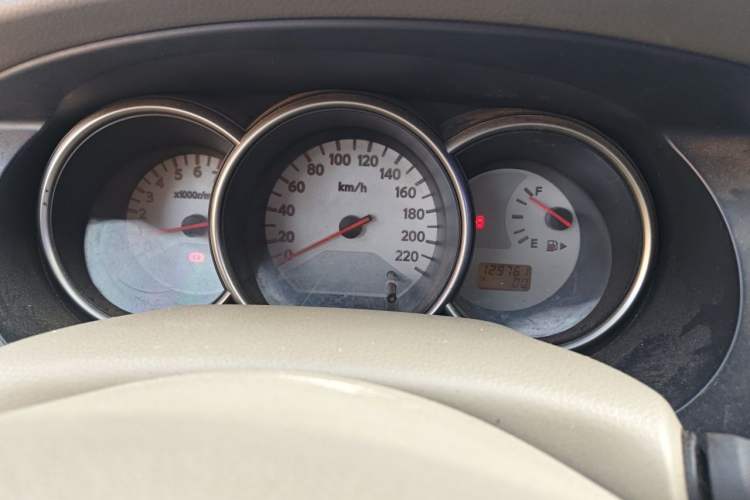 Used Nissan Livina 2010 Jingyue Edition 1.6L Manual All-Around Model Instrument Cluster