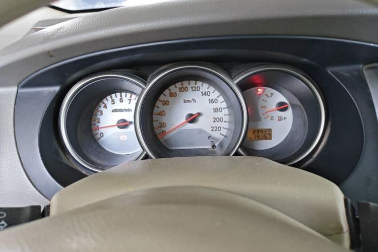 Used Nissan Livina 2010 Jingyue Edition 1.6L Manual All-Around Model Instrument Cluster