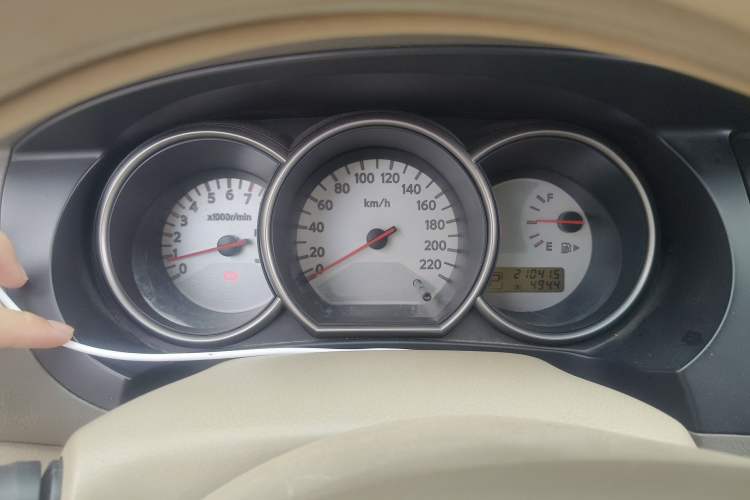 Used Nissan Livina 2010 Jingyue Edition 1.6L Automatic Supercharged Model Instrument Cluster