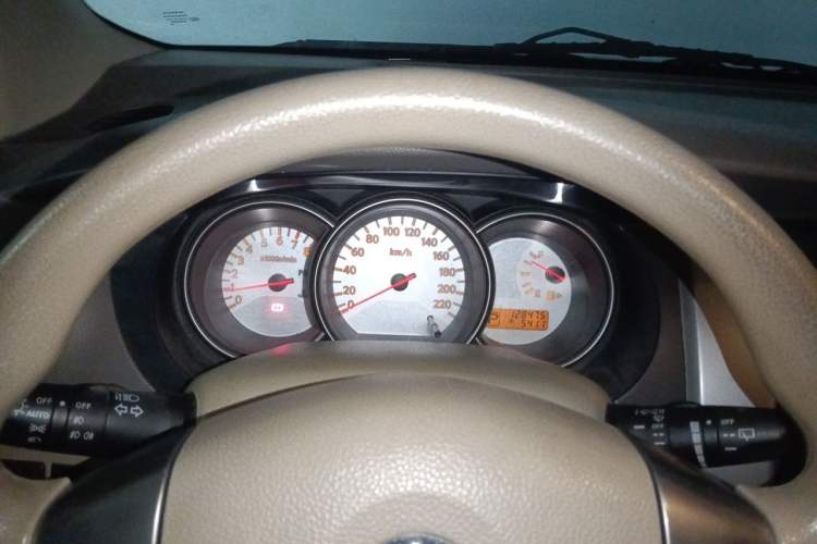 Used Nissan Livina 2010 Jingyue Edition 1.6L Automatic Supercharged Model Instrument Cluster