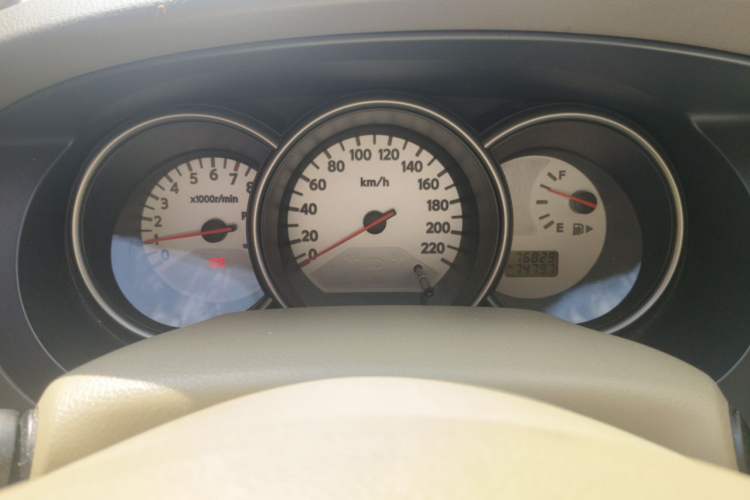Used Nissan Livina 2010 Jingyue Edition 1.6L Manual All-Around Model Instrument Cluster