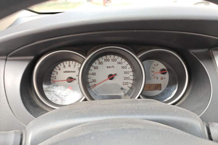 Used Nissan Livina 2010 JINRUI Edition 1.6L Automatic Standard Model Instrument Cluster