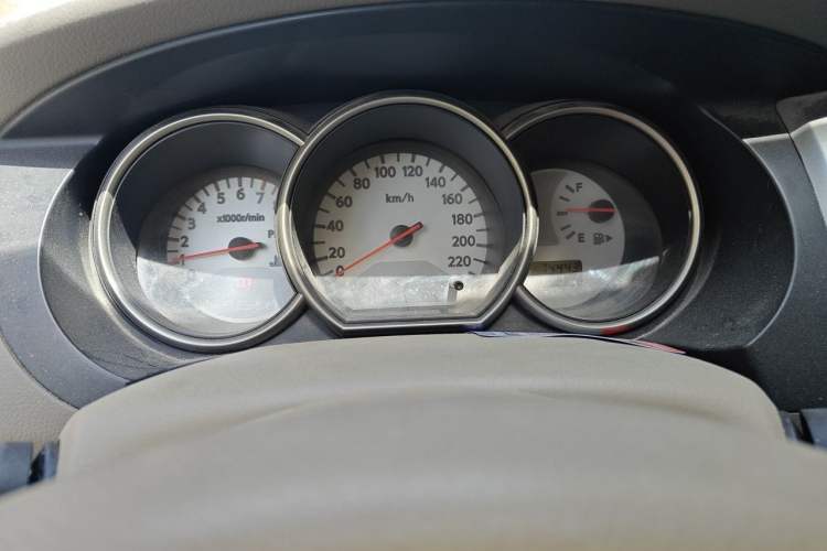 Used Nissan Livina 2010 Jingyue Edition 1.6L Manual All-Around Model Instrument Cluster