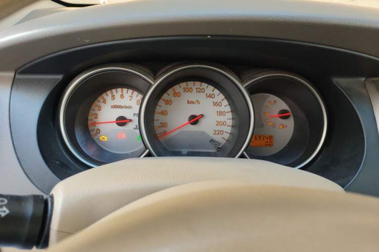 Used Nissan Livina 2010 Jingyue Edition 1.6L Manual All-Around Model Instrument Cluster