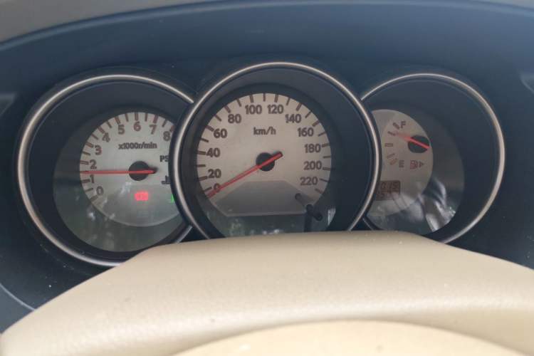 Used Nissan Livina 2010 Jingyue Edition 1.6L Manual All-Around Model Instrument Cluster