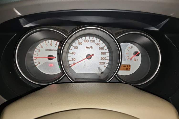 Used Nissan Livina 2010 Jingyue Edition 1.6L Manual All-Around Model Instrument Cluster