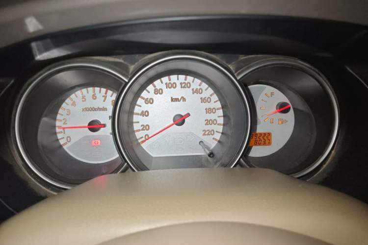 Used Nissan Livina 2010 Jingyue Edition 1.6L Manual All-Around Model Instrument Cluster