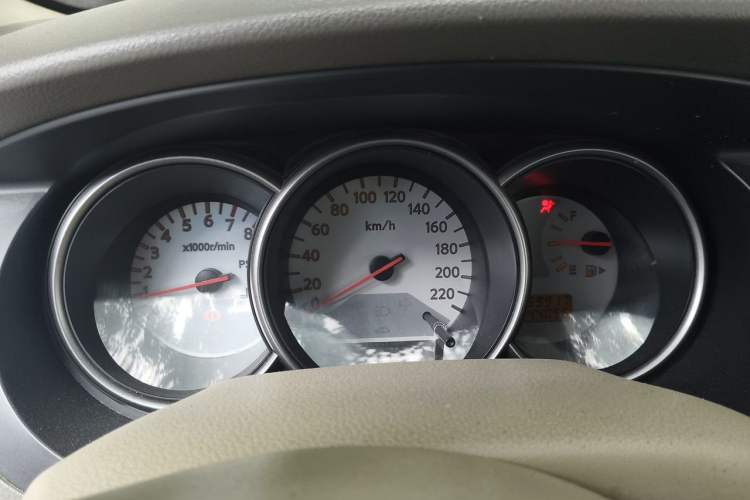 Used Nissan Livina 2010 Jingyue Edition 1.6L Manual All-Around Model Instrument Cluster