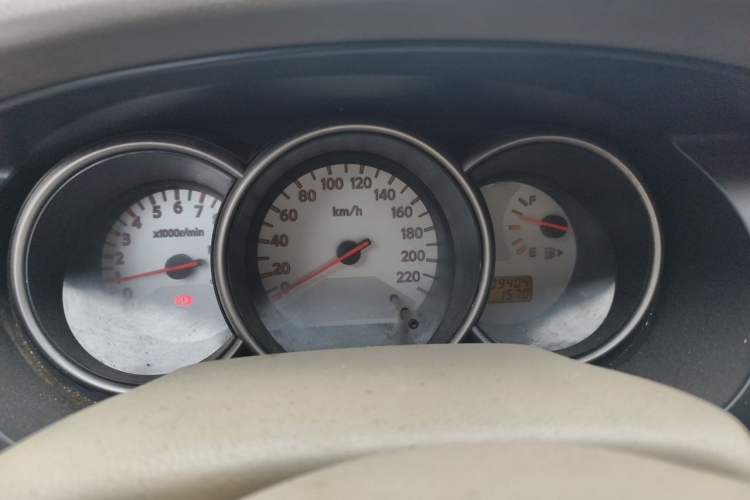 Used Nissan Livina 2010 Jingyue Edition 1.6L Manual All-Around Model Instrument Cluster