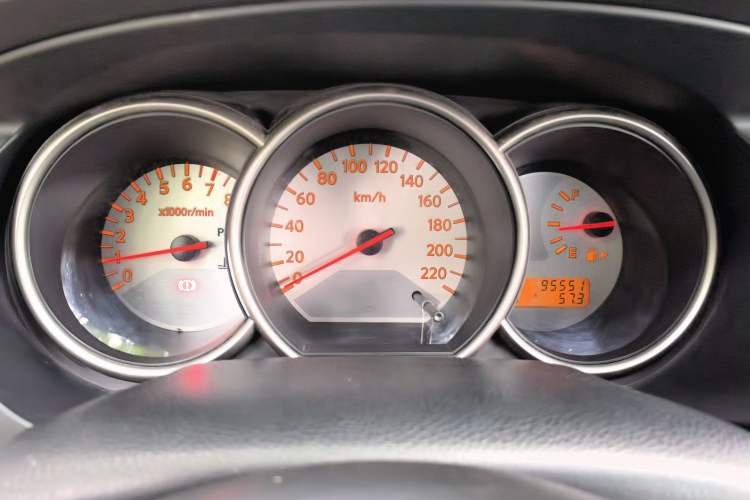 Used Nissan Livina 2010 Jingrui Edition 1.6L Automatic Smart High-End Model Instrument Cluster