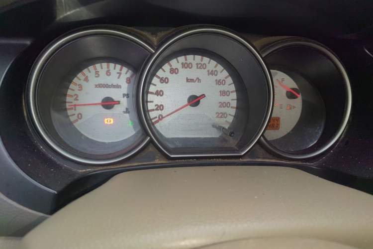 Used Nissan Livina 2010 Jingyue Edition 1.6L Manual All-Around Model Instrument Cluster
