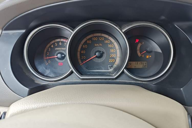 Used Nissan Livina 2010 Jingyue Edition 1.6L Automatic All-in-One Model Instrument Cluster