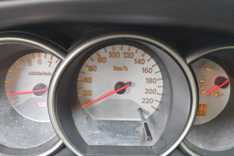 Used Nissan Livina 2010 Jingyue Edition 1.6L Manual Supercharged Model Instrument Cluster