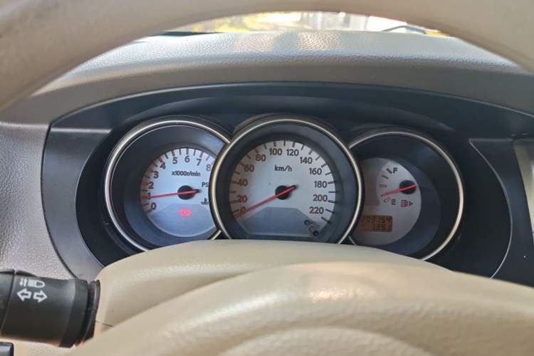Used Nissan Livina 2010 Jingyue Edition 1.6L Manual All-Around Model Instrument Cluster