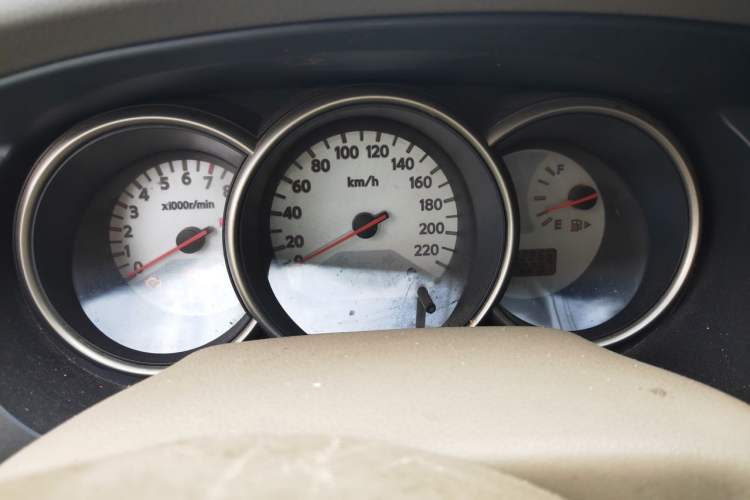 Used Nissan Livina 2010 Jingyue Edition 1.6L Manual All-Around Model Instrument Cluster