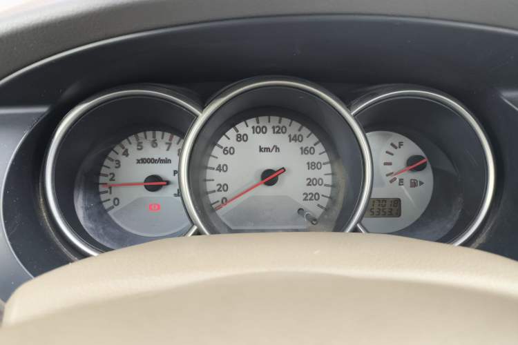 Used Nissan Livina 2010 Jingyue Edition 1.6L Manual All-Around Model Instrument Cluster