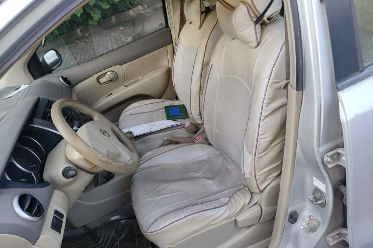 Used Nissan Livina 2010 Jingyue Edition 1.6L Manual All-Around Model Left Front Seat
