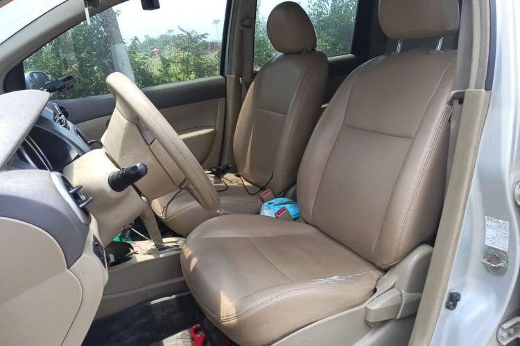 Used Nissan Livina 2010 Jingyue Edition 1.6L Automatic XuanNeng Model Left Front Seat