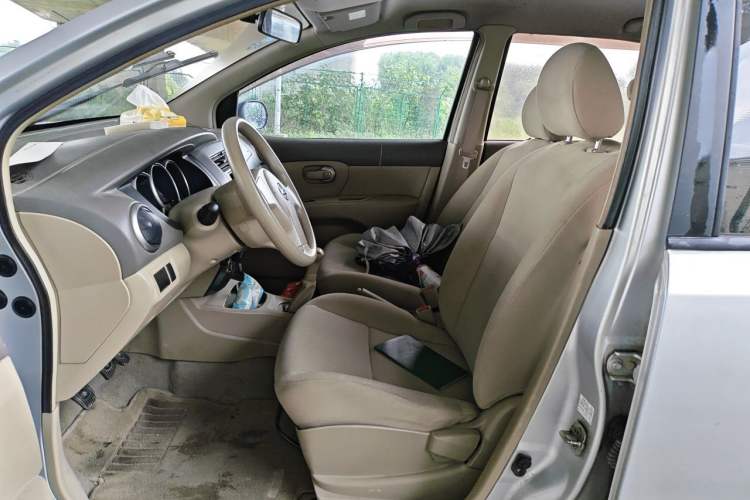 Used Nissan Livina 2010 Jingyue Edition 1.6L Manual All-Around Model Left Front Seat