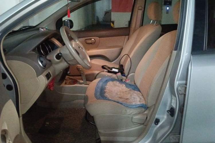 Used Nissan Livina 2010 Jingyue Edition 1.6L Automatic Supercharged Model Left Front Seat
