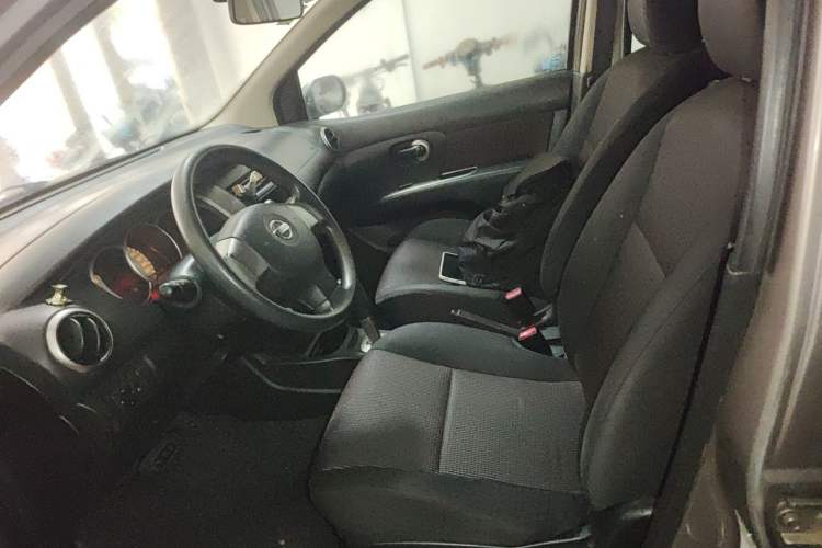 Used Nissan Livina 2010 JINRUI Edition 1.6L Automatic Standard Model Left Front Seat