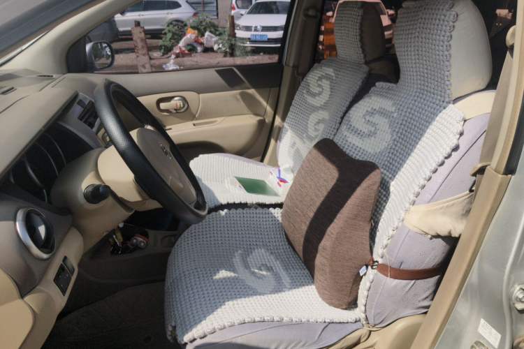 Used Nissan Livina 2010 Jingyue Edition 1.6L Manual All-Around Model Left Front Seat